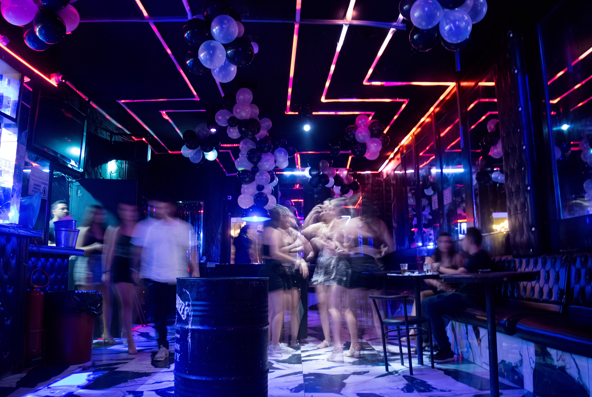 Ambiente interno da Black White no Rio de Janeiro