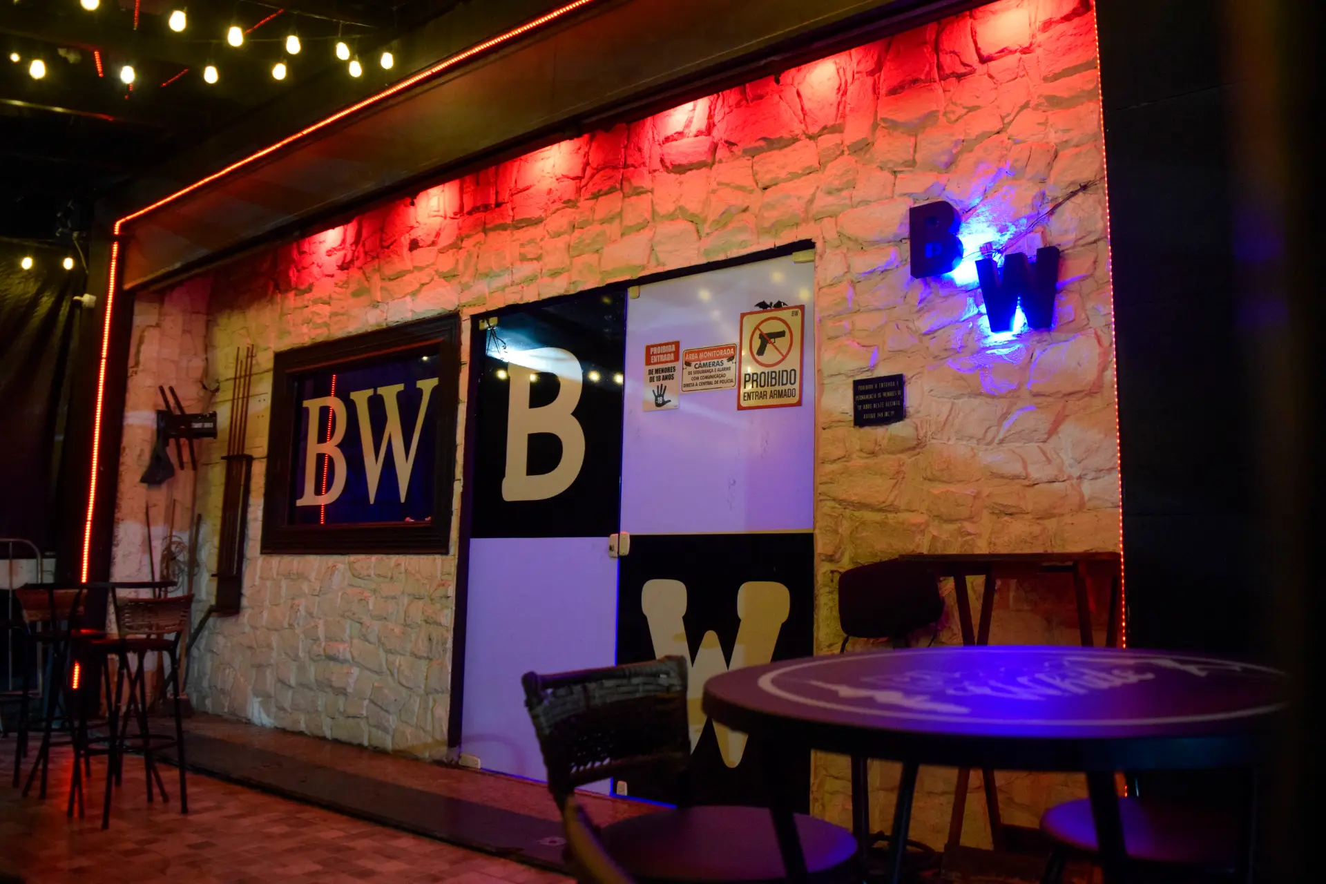 Entrada da Black White em Bonsucesso